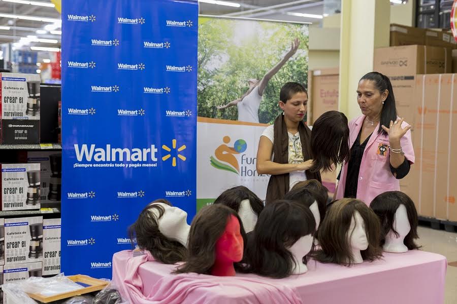 Walmart donó 50 pelucas a FUNDESO para apoyar a mujeres con cáncer