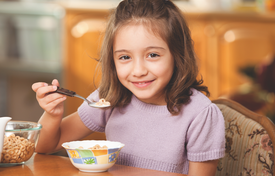 Alimente a sus hijos con cereales fortificados con vitaminas y minerales