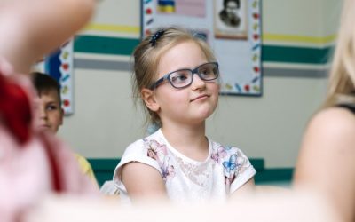 Pasar tiempo al aire libre protege a los niños de la miopía