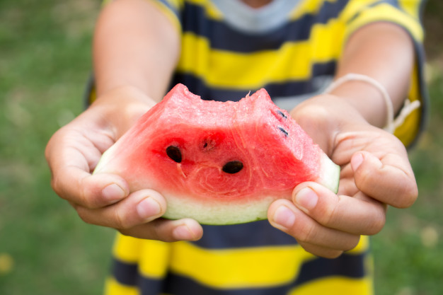 5 consejos para que los niños mañosos coman frutas y vegetales