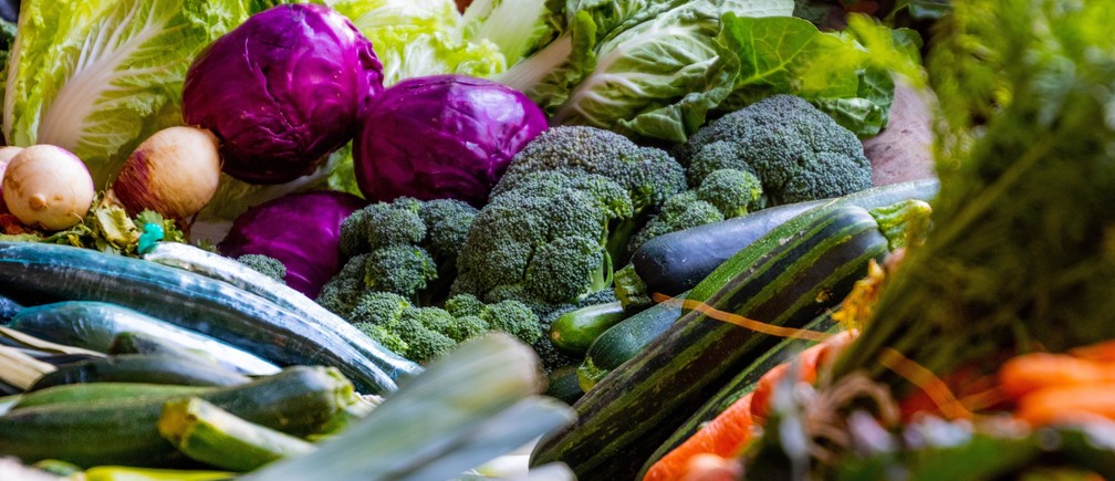 El confinamiento impulsa las compras de verduras y reduce las de comida preparada