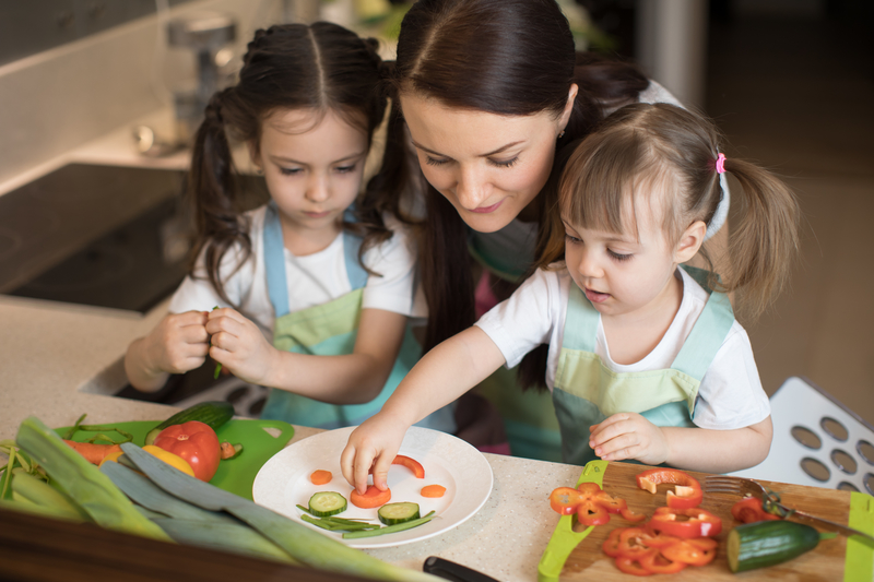 ¿Por qué es importante que los padres hereden hábitos alimenticios sanos a sus hijos?