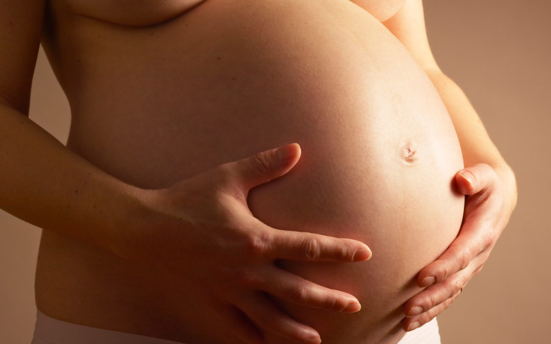 Recomiendan a las embarazadas vacunarse contra la covid-19