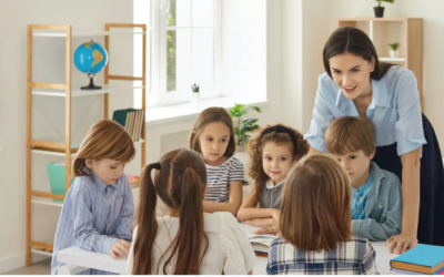 ¿Adiós a los pupitres? Por qué en el colegio los niños deberían estar de pie en lugar de sentados