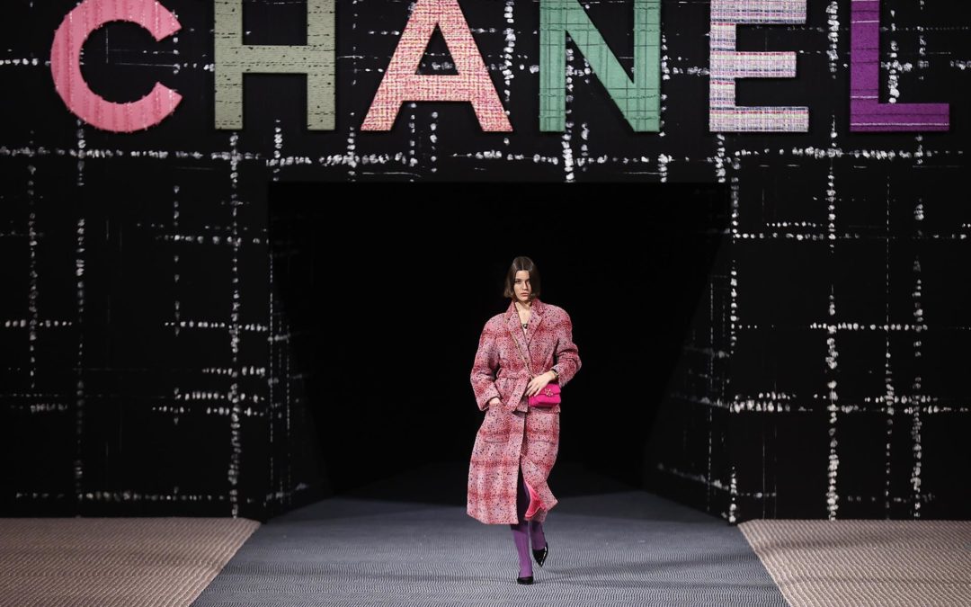 El homenaje de Chanel a los Highlands en la pasarela de París