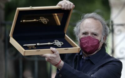 Serrat recibe las llaves de San José y recuerda sus vivencias en Costa Rica