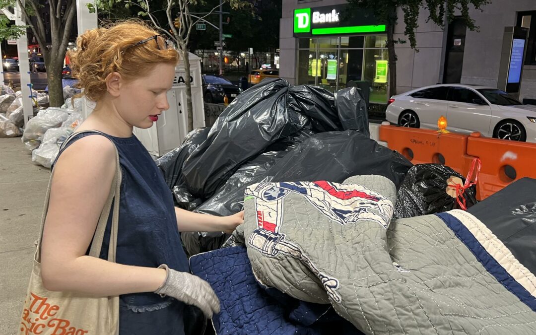 «Stooping» o recoger muebles de la calle, la nueva moda en Nueva York