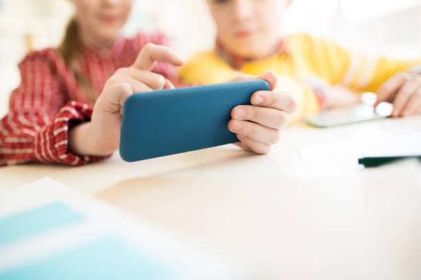 ¿Qué aspectos debe tomar en cuenta antes de regalar un smartphone a sus hijos?