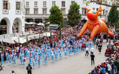 El cielo de Ciudad Cayalá brilló por segundo año con el espectacular Desfile de Globos Gigantes Navideños