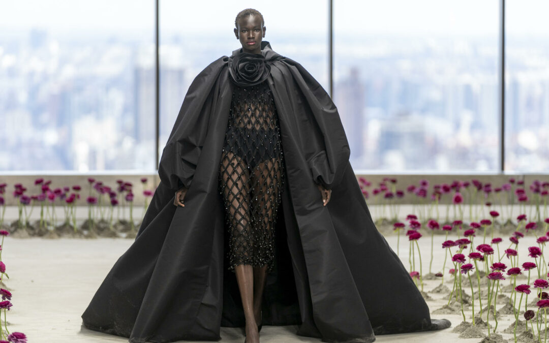 Carolina Herrera recrea un jardín de brillos y colores en la semana de moda de Nueva York