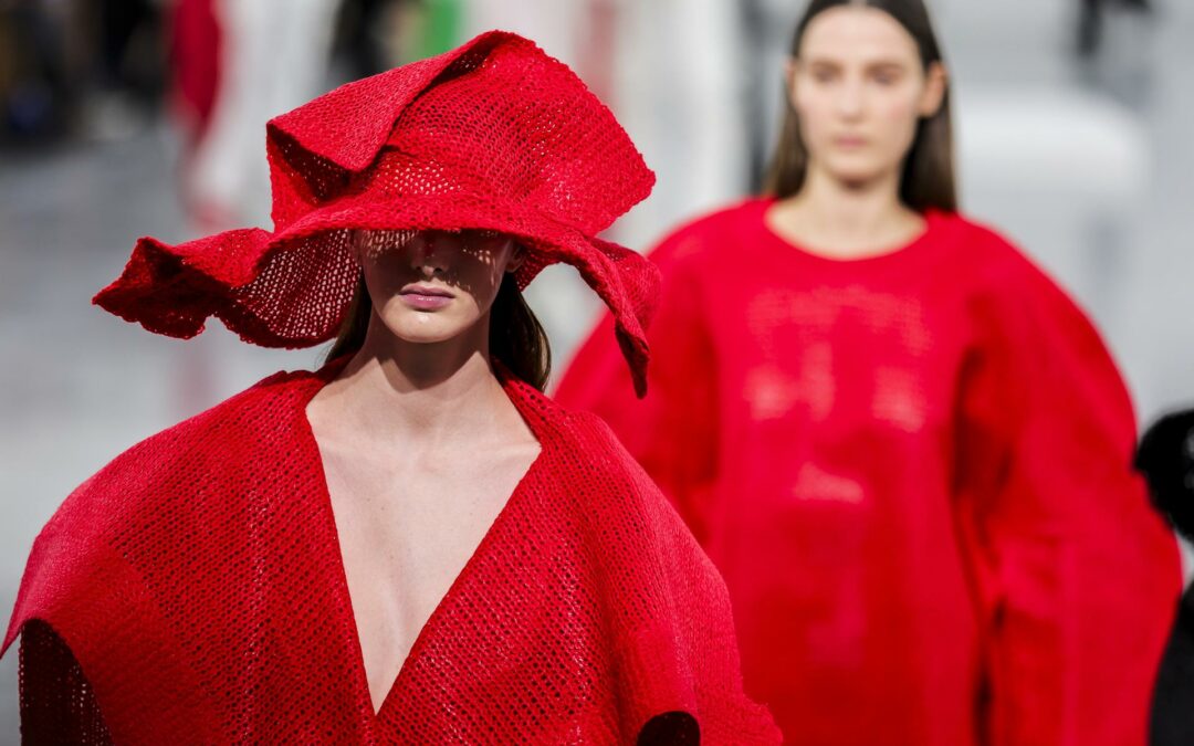 De los estampados de Léonard, a las prendas transformables de Miyake