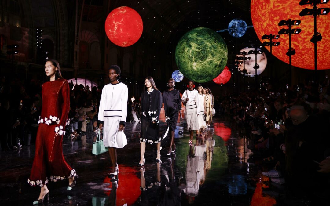 Chanel inaugura en París la era de Matthieu Blazy con una moda de aplauso