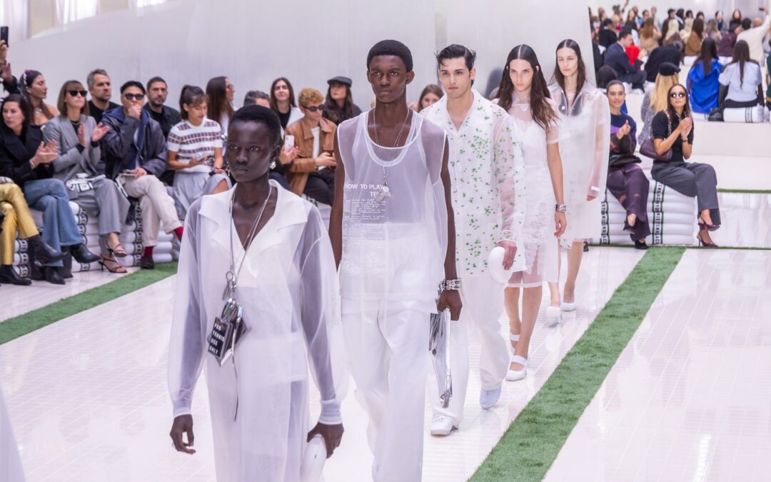 La moda femenina parisina incluye cada vez más hombres sobre la pasarela